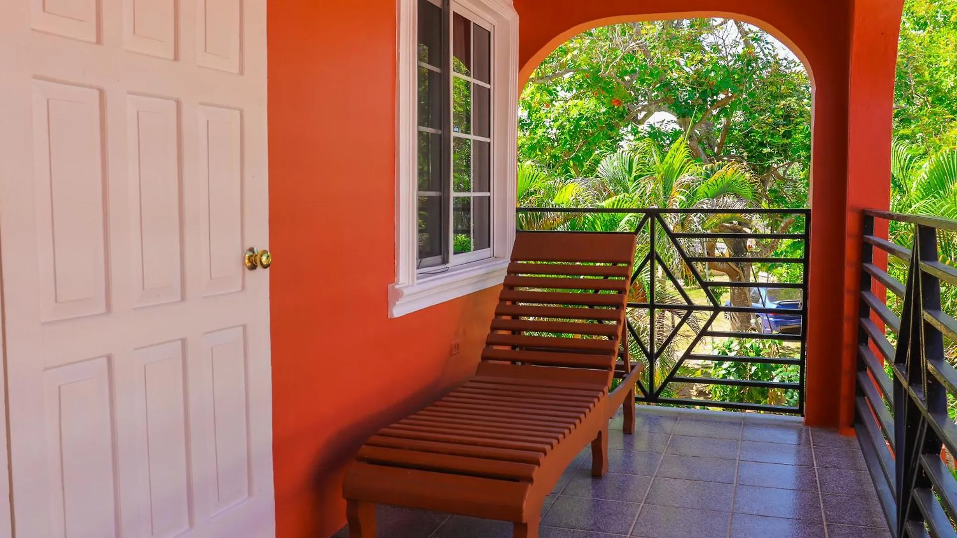 Paradise On The Rocks Hotel Negril 3*,