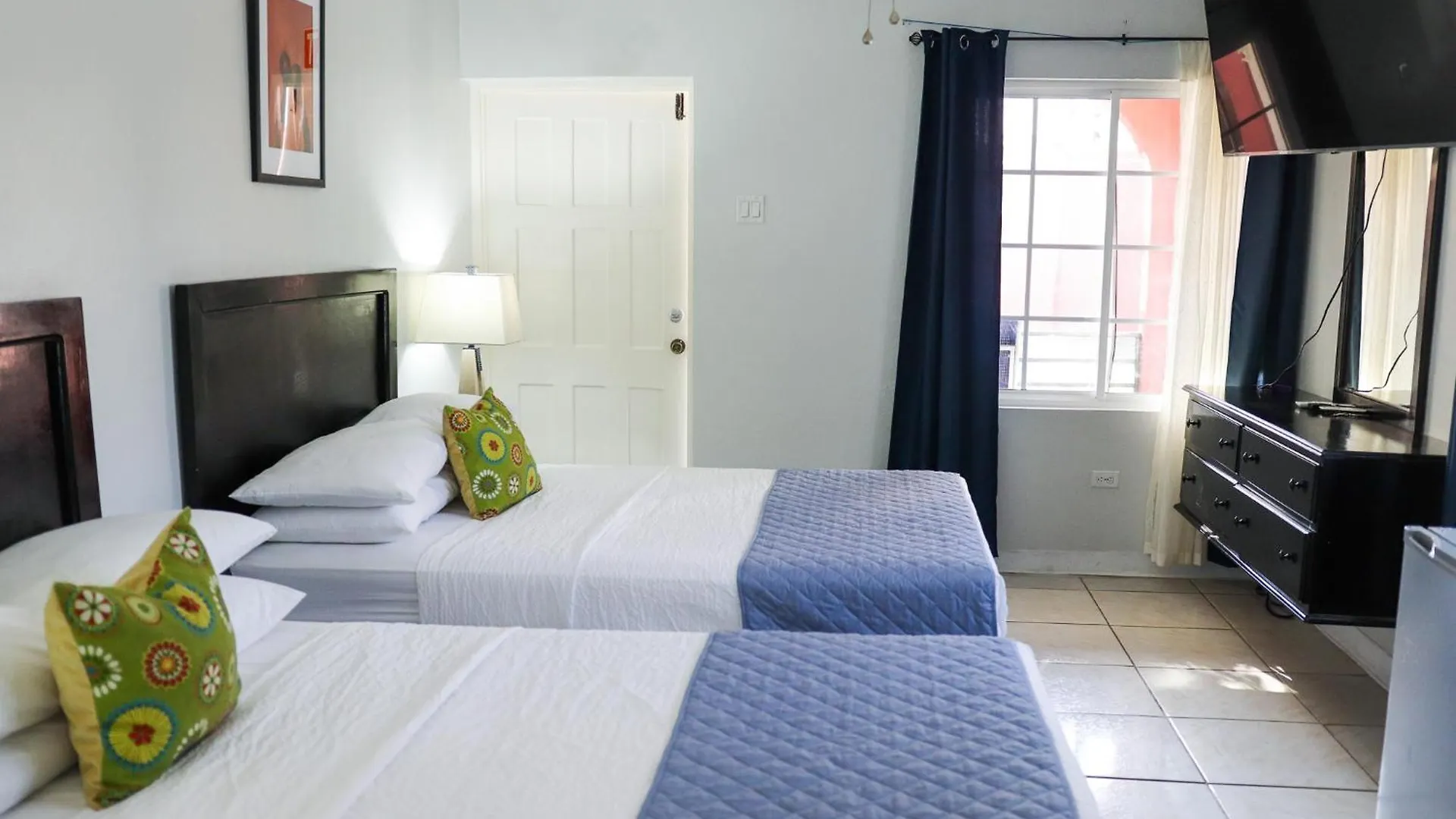 Paradise On The Rocks Hotel Negril